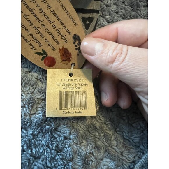 NWT ART STUDIO COMPANY Fish Design Gray Viscose Fringe Scarf - Picture 8 of 9